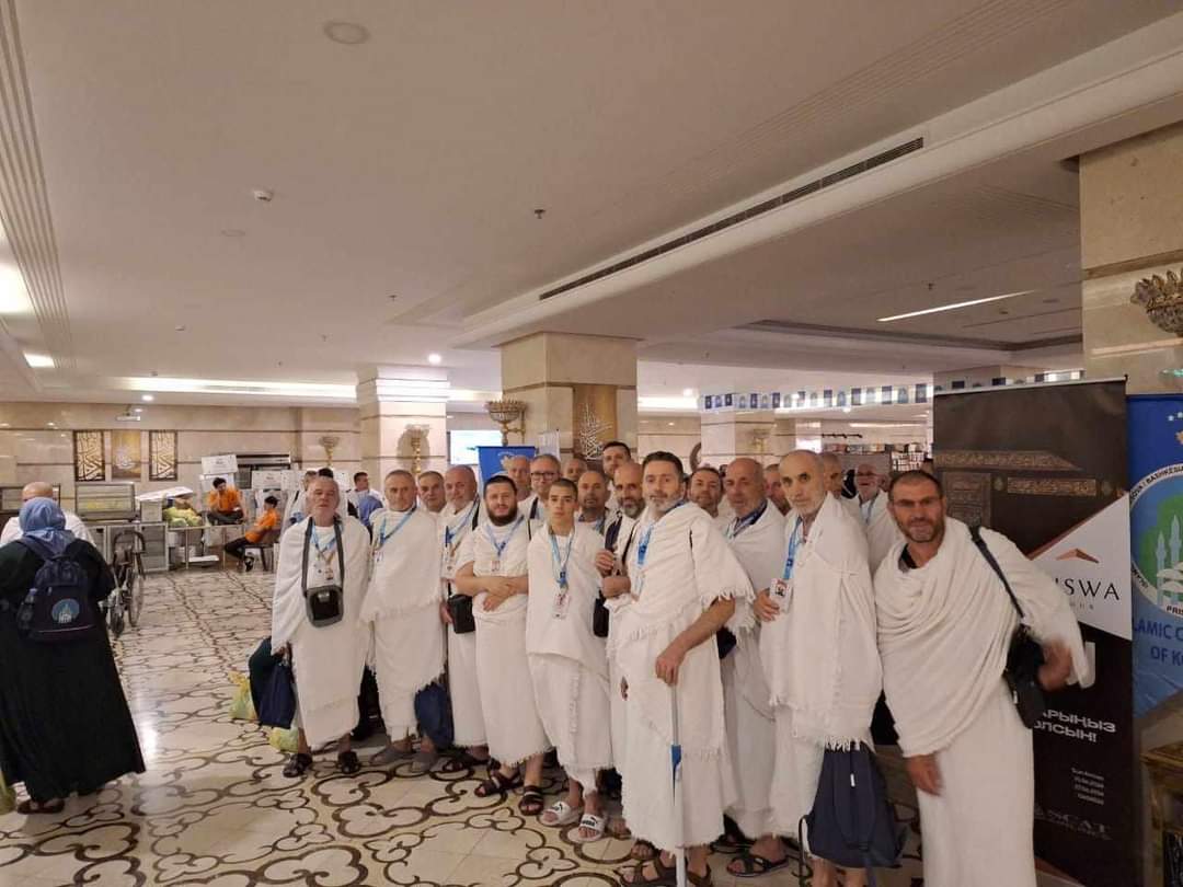 Haxhilerët tanë nisen për në Arafat