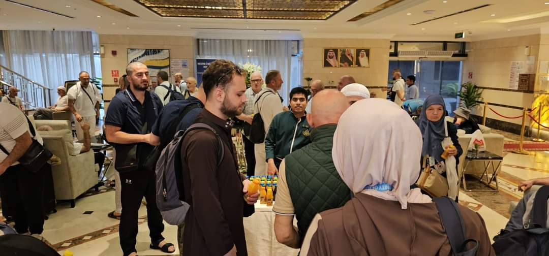 Haxhilerët tanë arrijnë në Medine